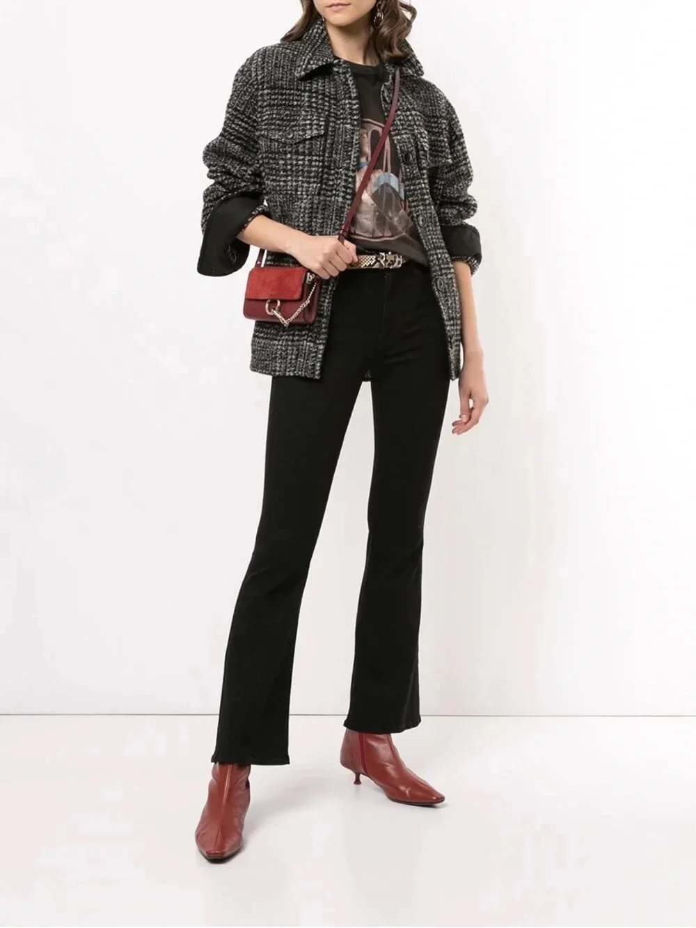 MOTHER The Weekender Mid Rise Flare Jeans in Not Guilty Black - EUC, 26